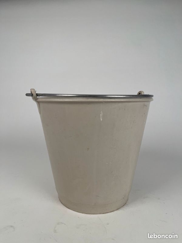 Seau chantier ou Menager graduée diam. 30 cm (image 1)