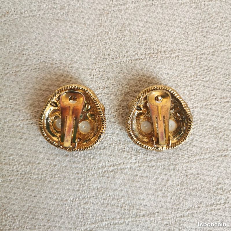 jolie paire de clips d'oreilles vintages