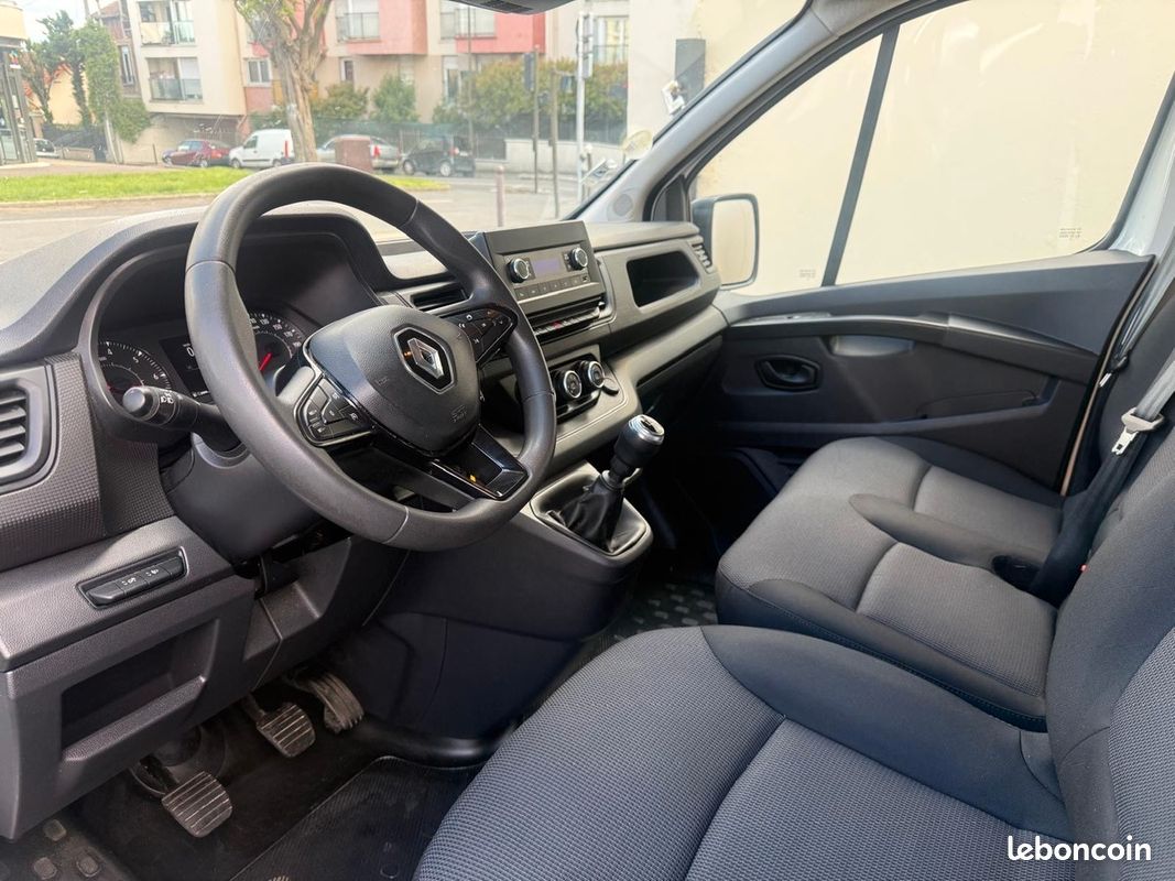 RENAULT Trafic Confort L2H1 2.0 BLUE DCI 131 cv Porte Lateral -Prix HT- TVA RECUP- 1ER MAIN- (image 6)