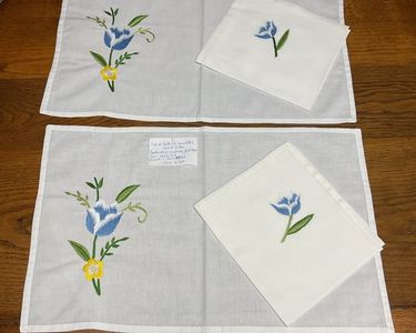 PORTE SERVIETTE DE table années 1960 brodé fait main coton FLEURS et FEUILLES EUR 7,00 - FR PORTE SERVIETTE DE table années 1960 brodé fait main coton FLEURS et FEUILLES EUR 7,00 - FR