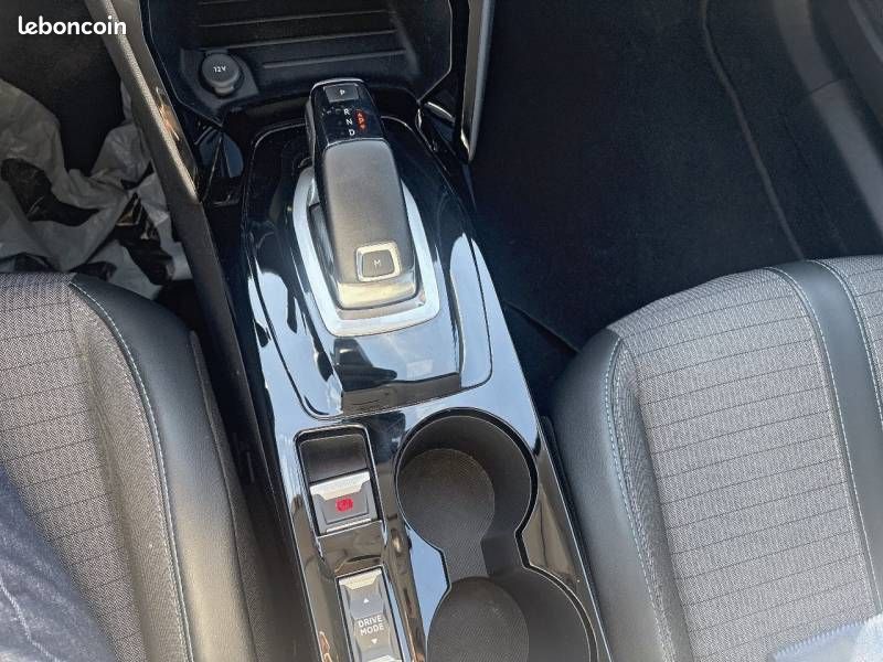 Peugeot 2008 PureTech 130 S&S EAT8 Allure Pack (image 17)
