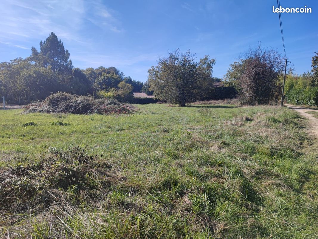 Terrain à bâtir de 520 m² à LE POUT (33) · 85 000 €