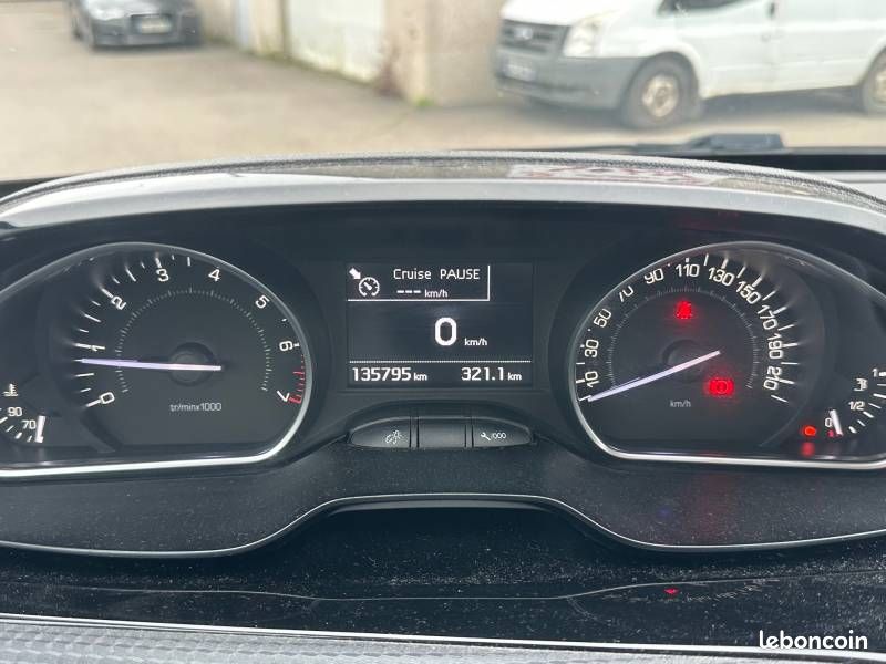 Peugeot 2008 1.2 PureTech 82 Active MOTEUR 54000 KMS AVEC FACTURE / DISTRIBUTION FAITE EMBRAYAGE NEUF (image 5)