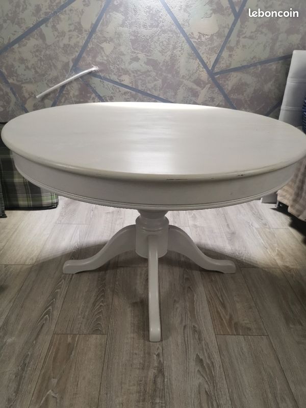 Table (image 3)