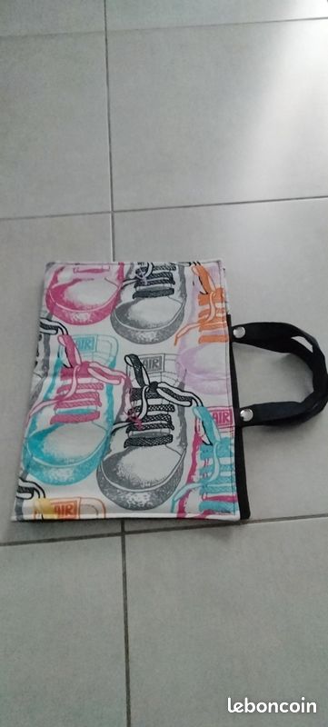 Pochette rangement crayons/feutres + feuilles (image 1)