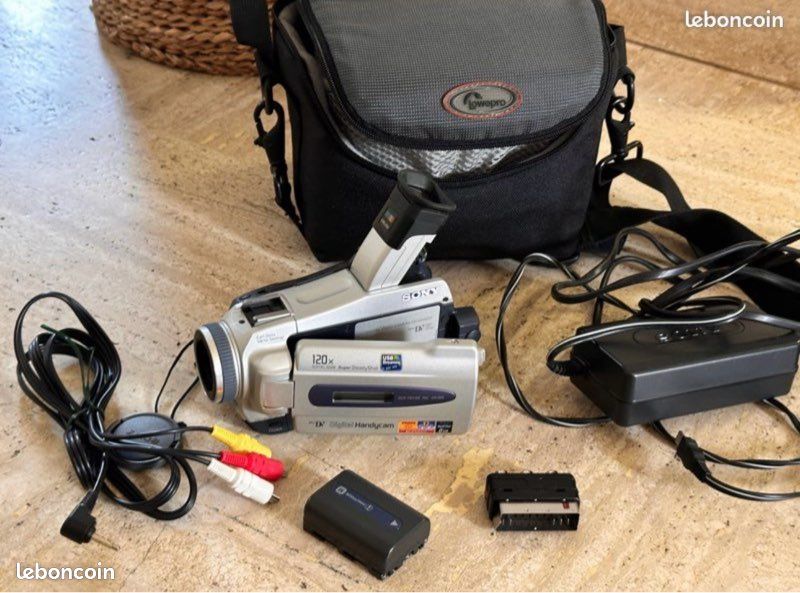 SONY DCR HC 17E mini DV Caméscope HS Pour Pièces Détachées EUR 10,00 - FR