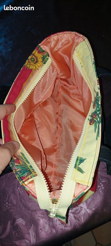 Petit sac à main tissu fleuri style provençal – rouge, jaune et noir (image 3)