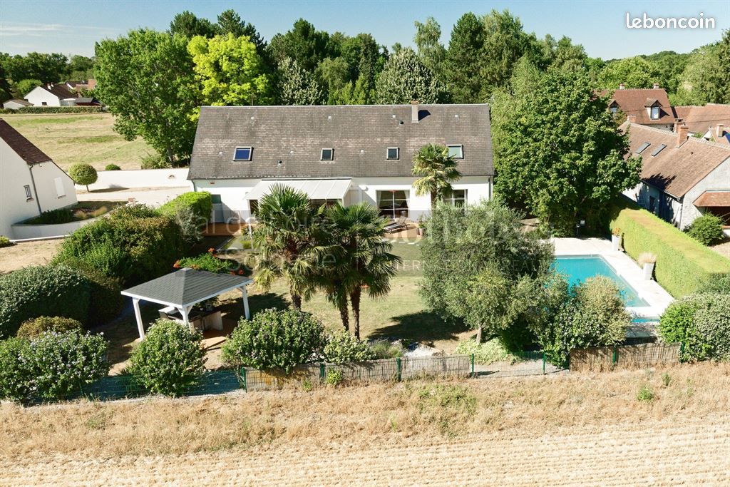 Maison 7 pièces 222 m² · à Vennecy · 222 m² · 457 000 €