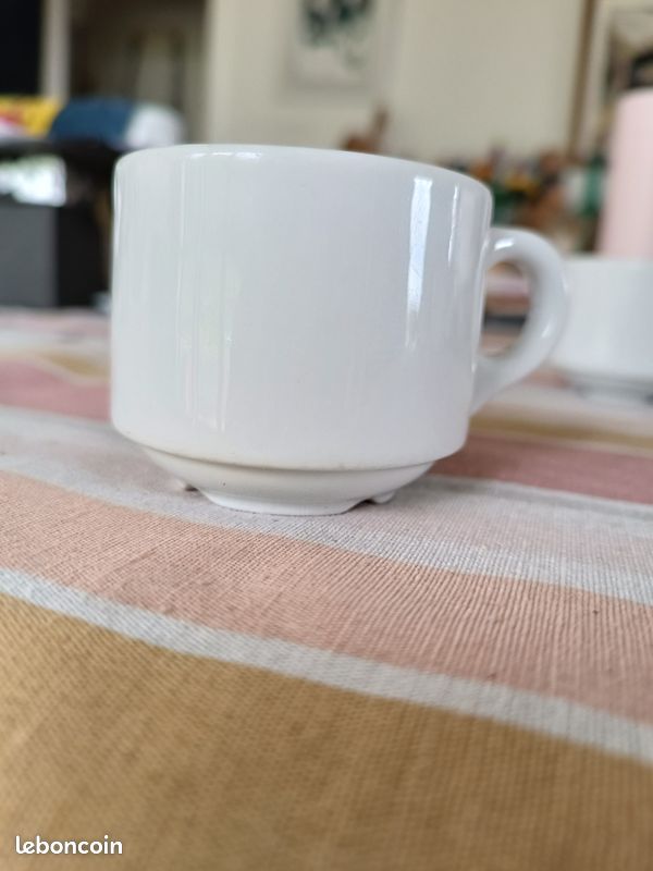 Lot De 9 Tasses à Café Pillivuyt Bleues - Crédit Mutuel Design Denovo