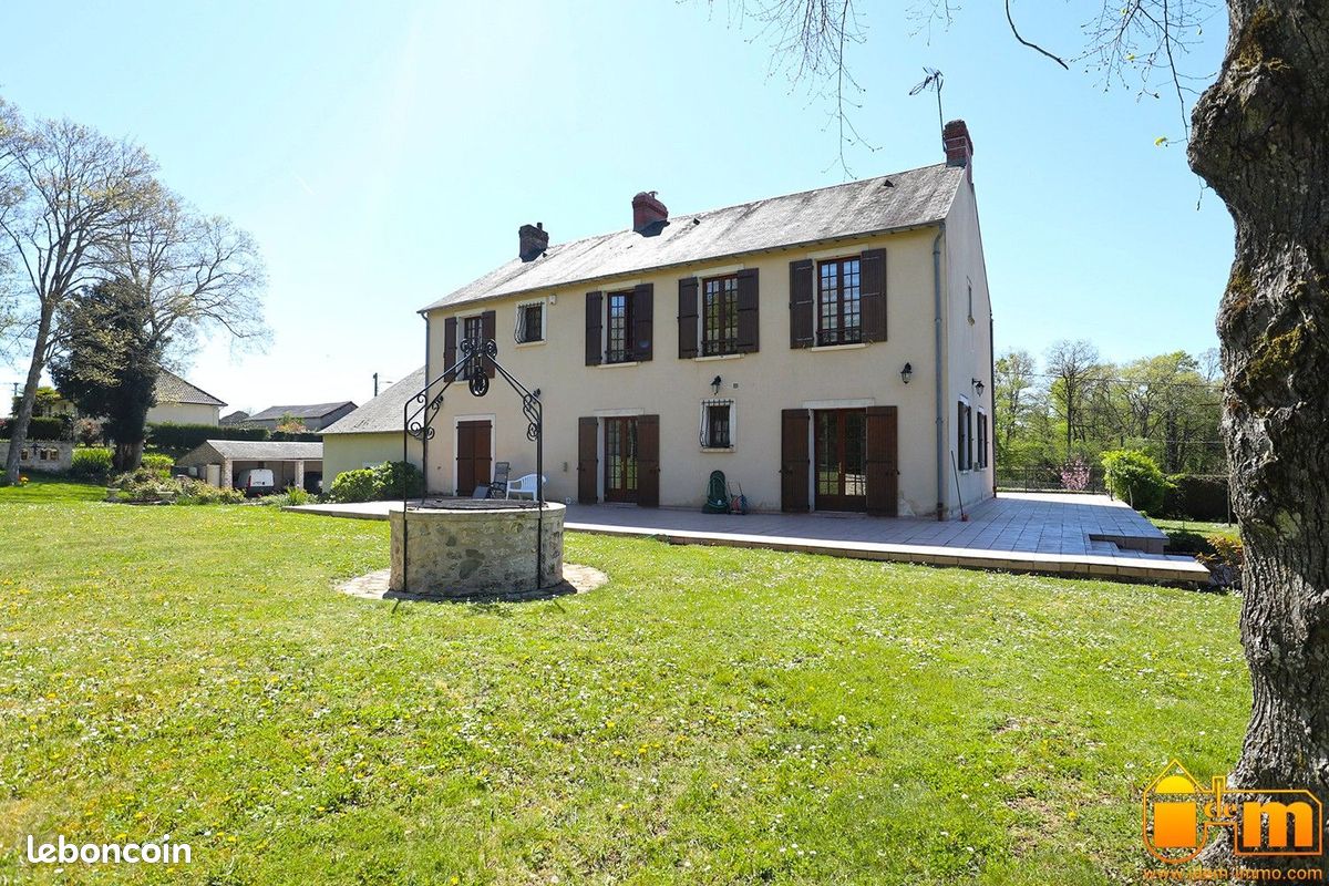 Maison 8 pièces 205 m² · à Le Mérévillois · 205 m² · 370 000 €