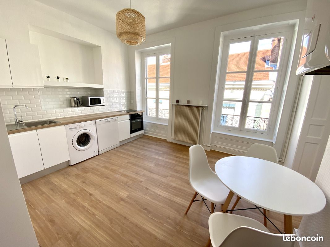 Appartement 4 pièces 105 m² · à Saint-Étienne · 105 m² · 880 €