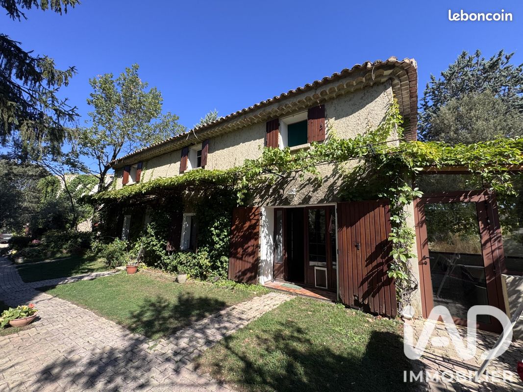 Maison 9 pièces 350 m² · à Grambois · 350 m² · 650 000 €