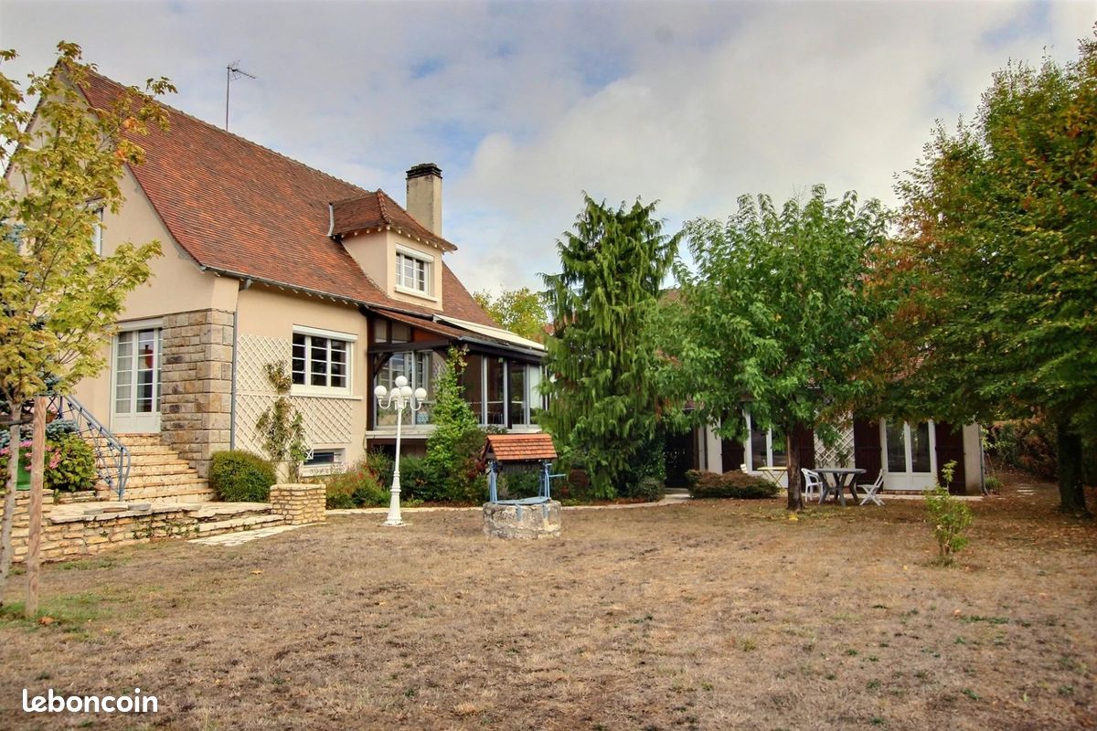 Maison 210 m² · à Mehun-sur-Yèvre · 210 m² · 339 000 €