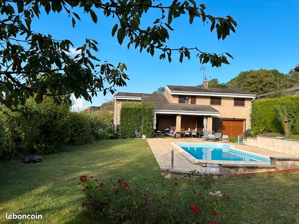Nancy Sud-Ouest, Villers les Nancy, proche Brabois , très résidentiel, au calme, maison indépendante familiale d'architecte, 4 chambres , 1 bureau,grand jardin avec piscine ,2 garages et parkings