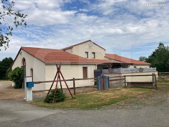 Maison 6 pièces 162 m² - Moncoutant-sur-Sèvre 79320 Moncoutant (image principale 10)