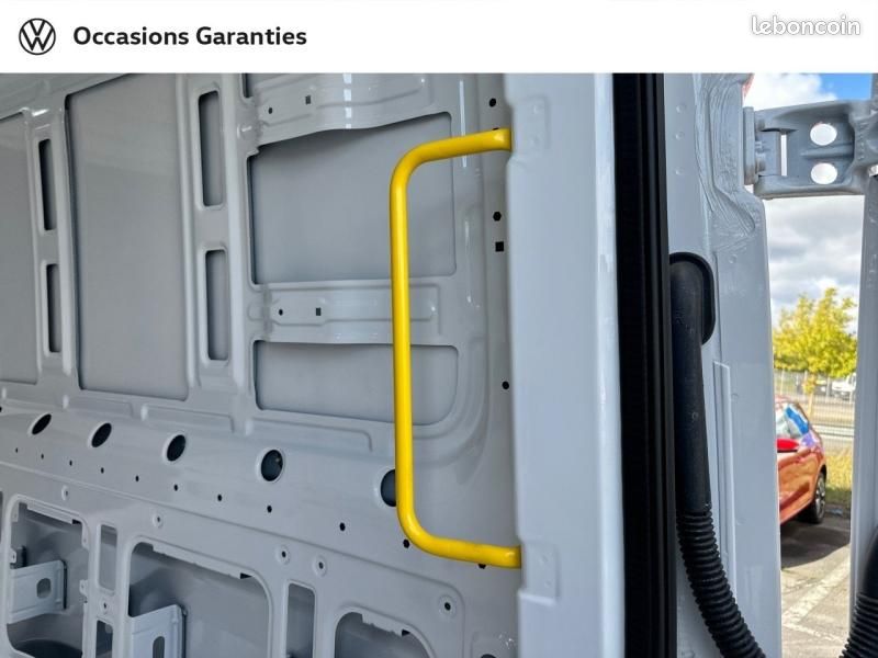 Volkswagen Crafter Fg 30 L3H2 2.0 TDI 140ch Business Traction (image 17)