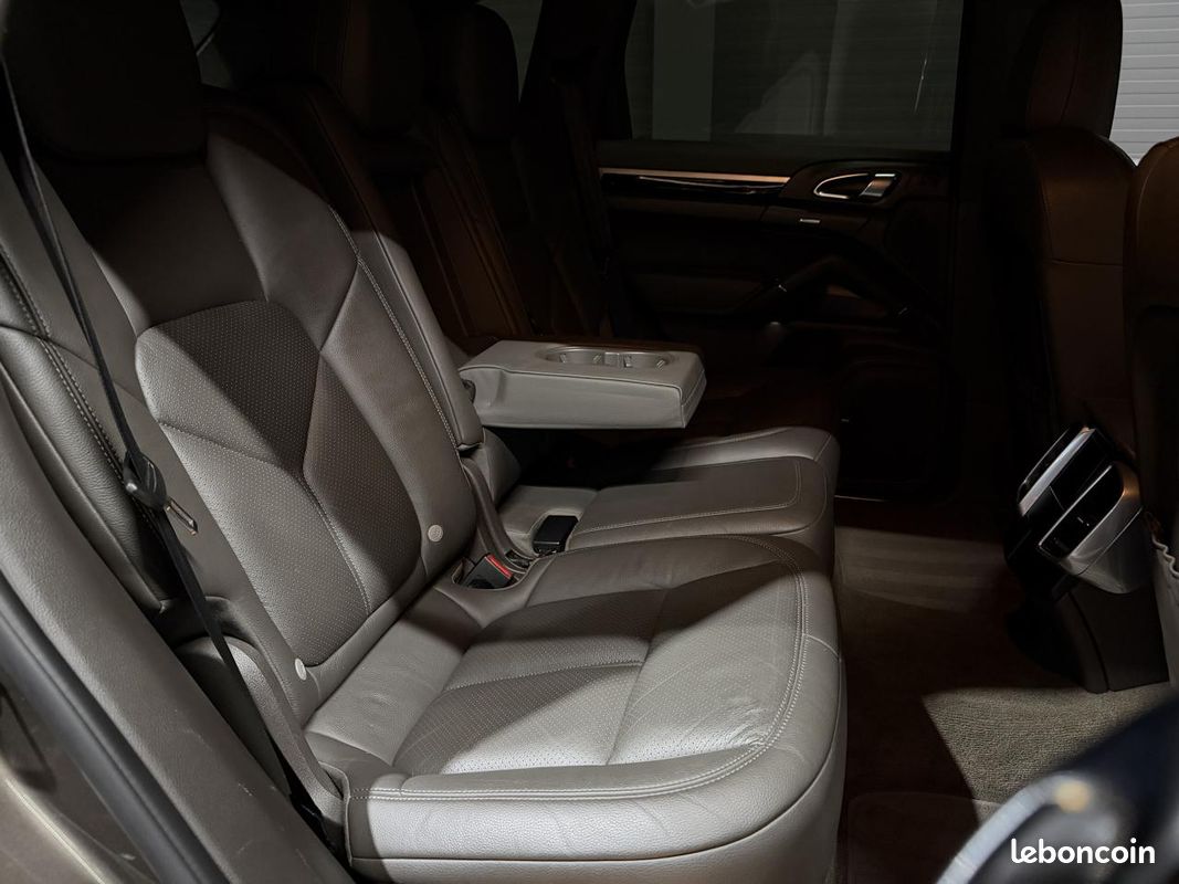 PORSCHE CAYENNE S E-Hybrid V6 416 cv hybride rechargeable - JANTES RS SPYDER 20\' / SUIVI FULL PORSCHE (image 12)