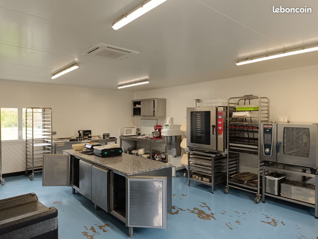 Local commercial 5 pièces 92 m² · à Azerables · 92 m² · 900 €