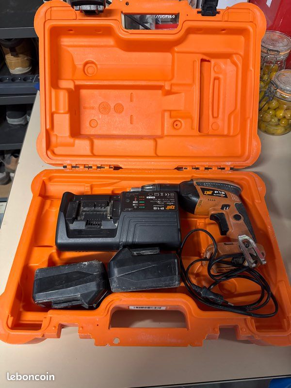 Spit P18, Visseuse Placo, bon état avec 2 batterie (image 1)