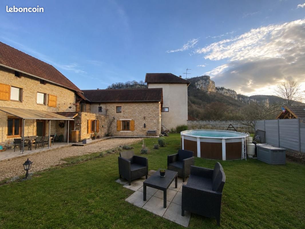Maison 5 pièces 260 m² · à Hières-sur-Amby · 260 m² · 395 000 €