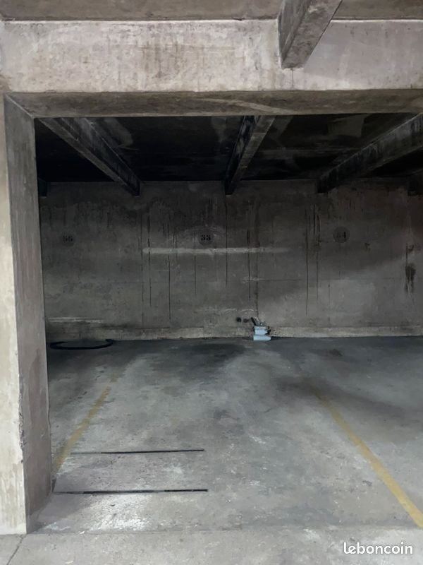 Place de parking sécurisée en sous-sol · à Lyon · 80 €/mois