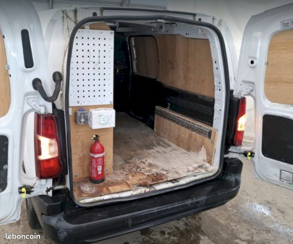 Citroen Berlingo - Van XL 950kg - GPS - BlueHDi 100 - A partir de 250e par mois (image 7)