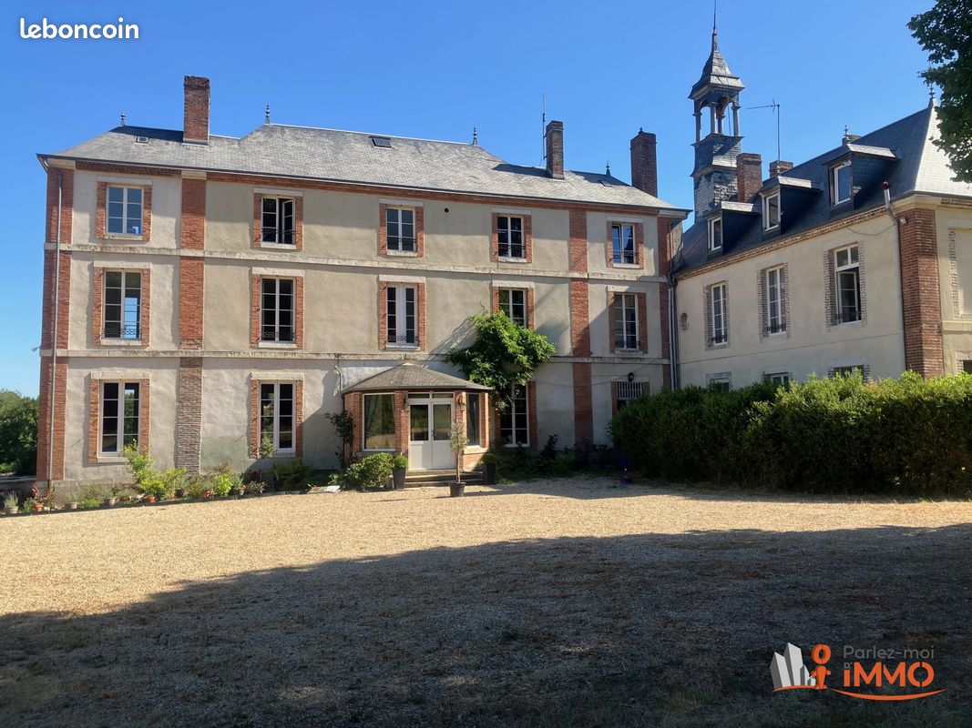 Maison 17 pièces 498 m² · à Saint-Fargeau · 498 m² · 685 000 €