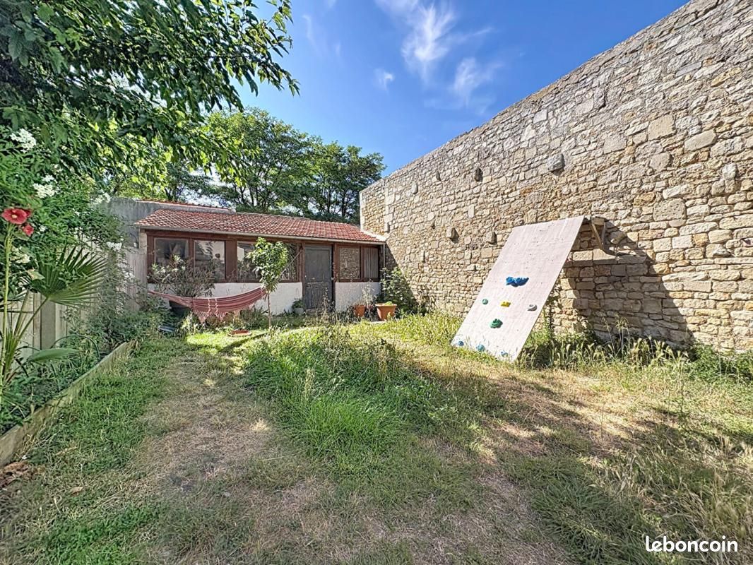 Maison 4 pièces 110 m² · à Rochefort · 110 m² · 1 230 €