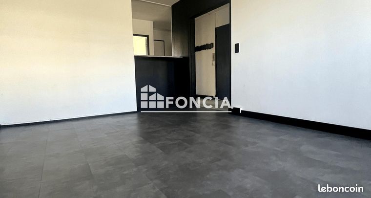 https://img.leboncoin.fr/api/v1/lbcpb1/images/6e/f4/5b/6ef45bb9851b1a1b0288e2088c511c9f4ed0013a.jpg?rule=ad-image