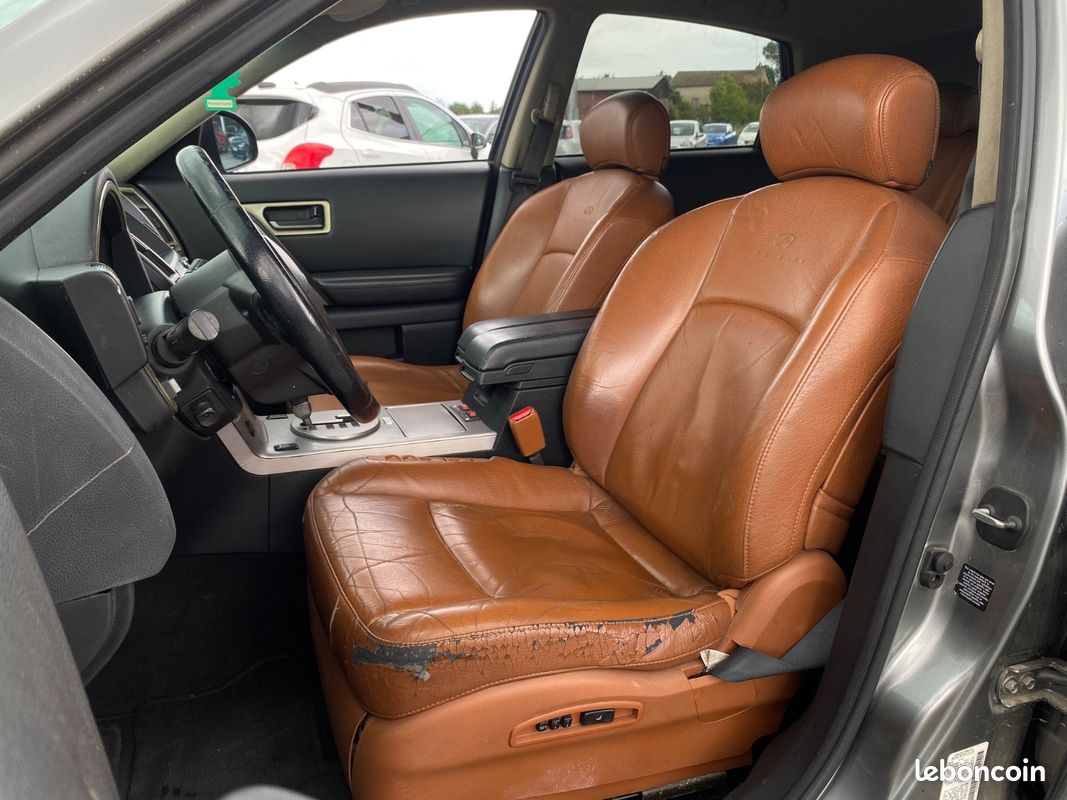 INFINITI FX35 / 3.5i V6 AWD 280 cv / Éthanol / Boîte auto / Toit ouvrant / Sièges chauffants / Son BOSE / Climatisation bi-zone (image 20)