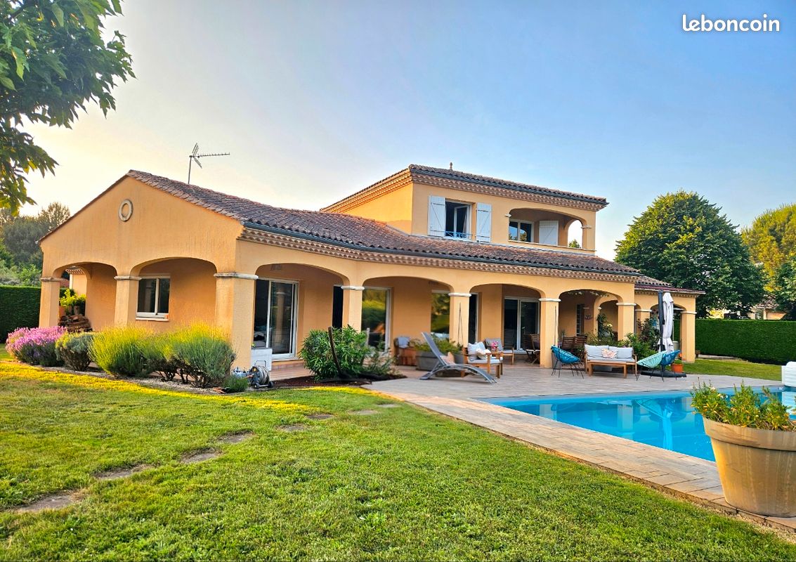Maison 6 pièces 185 m² · à Saint-Jean-d'Illac · 185 m² · 720 000 €