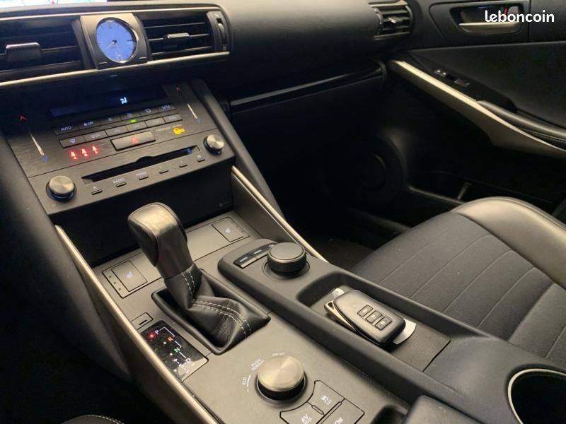 Lexus IS 300h Pack Business MY20 Euro6d-T (image 15)