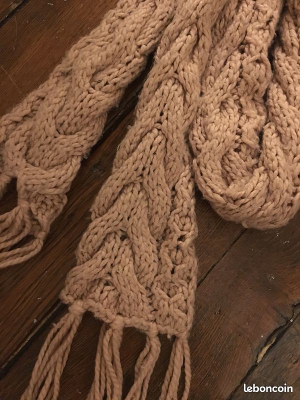 Ensemble bonnet + écharpe tricotée rose (image 2)