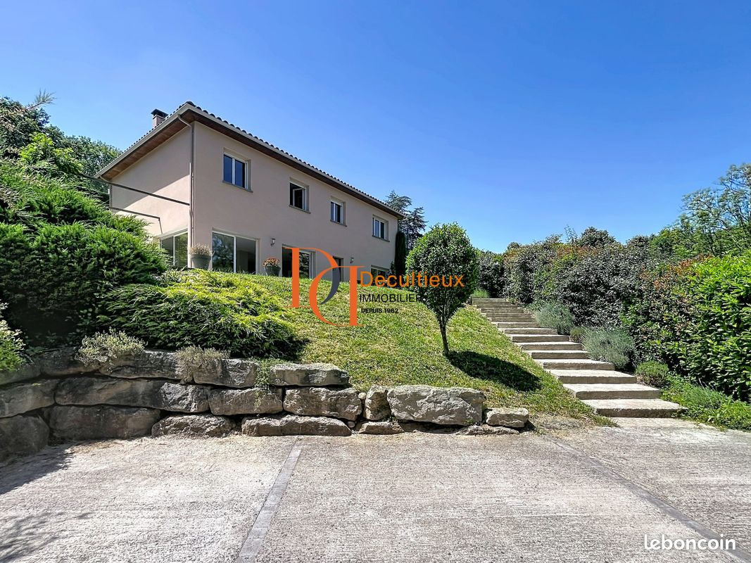 Maison 9 pièces 198 m² · à Charbonnières-les-Bains · 198 m² · 799 000 €
