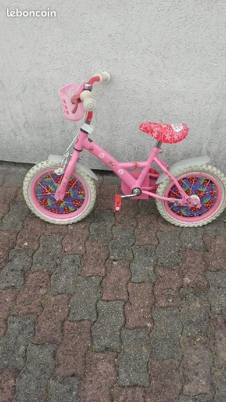 Velo charlotte aux fraise (image 1)