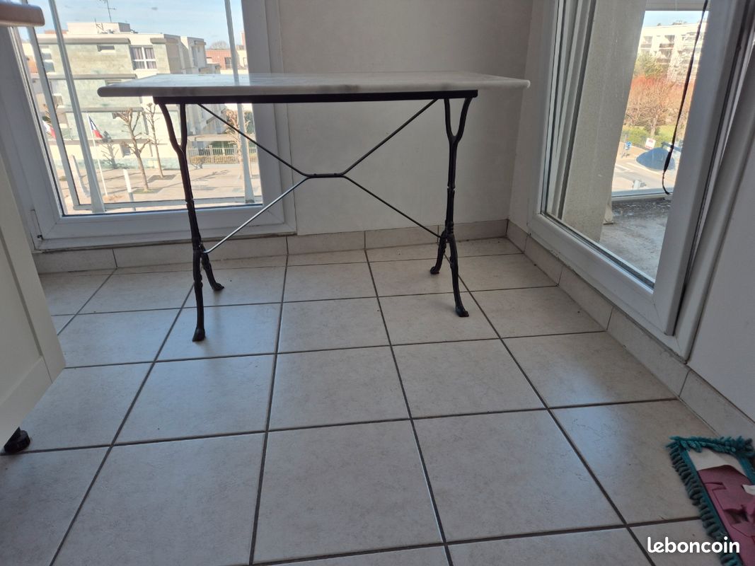 A vendre table de bar en marbre 100x60 (image 1)