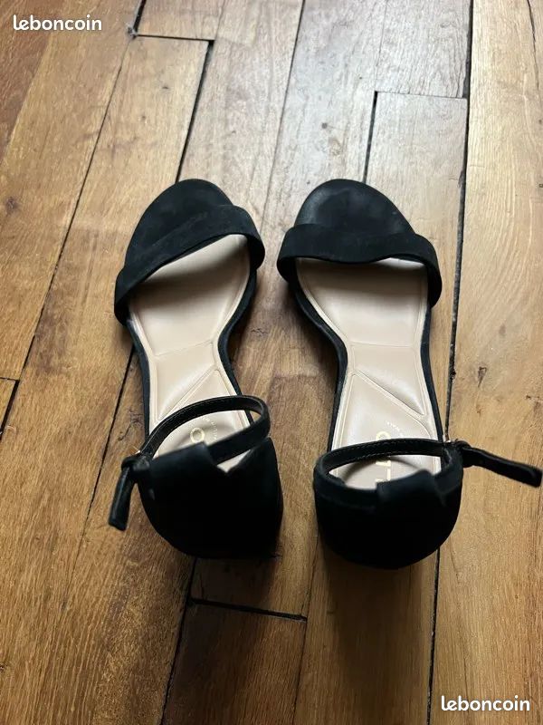 Sandales à Pointe Fermée Et à Talon Bas En Cuir Suédé Pour