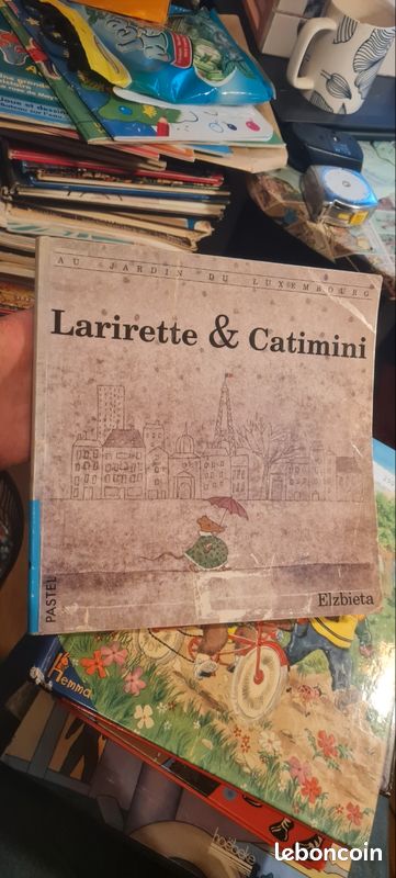 Larirette & Catimini Au jardin du Luxembourg De Elzbieta Collection Pastel Aux éditions L'école des loisirs De 1988 1990 Pour les enfants Avec des illustrations (image 1)