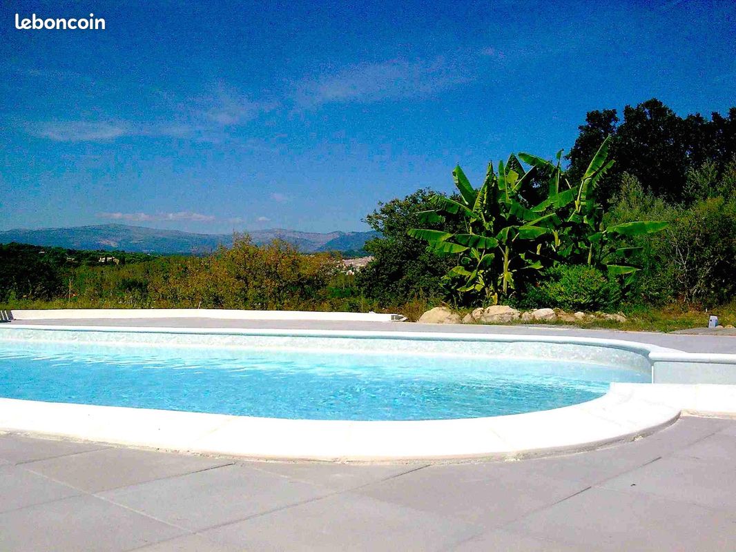 Spacieux T2/3 dans villa piscine et plage (image 1)