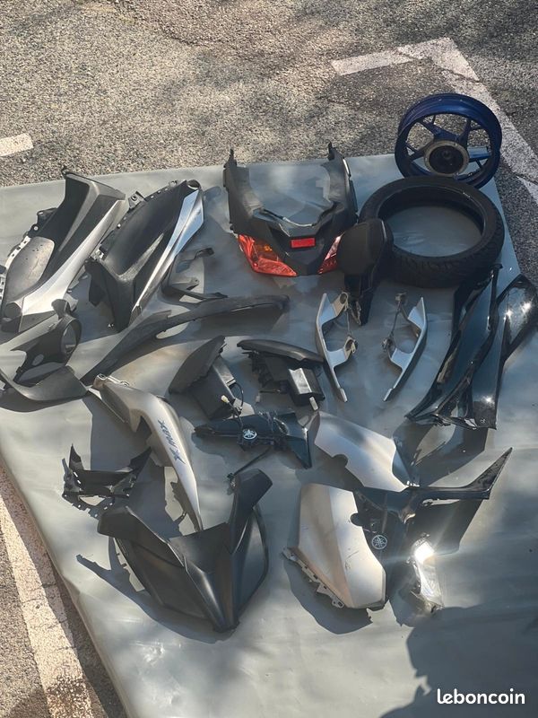 X Max 2019 (image 1)