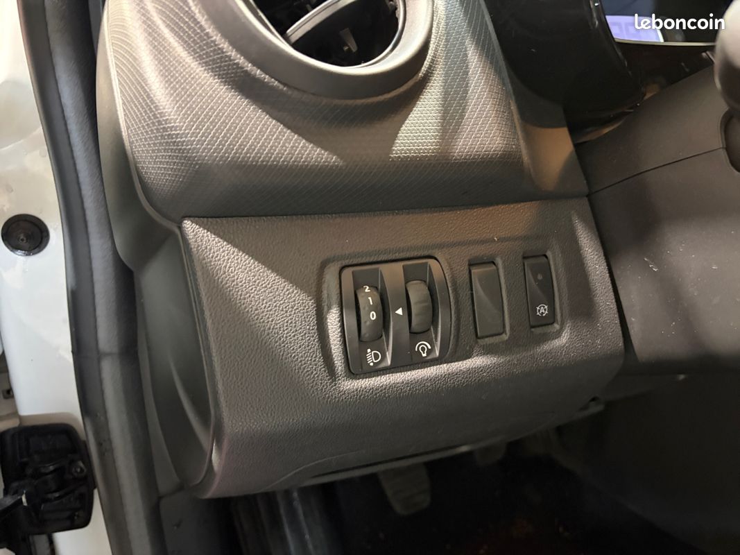 RENAULT CLIO IV 1.5 DCI 75 LIFE SOCIETE 75Ch Garantie 12 mois (image 21)
