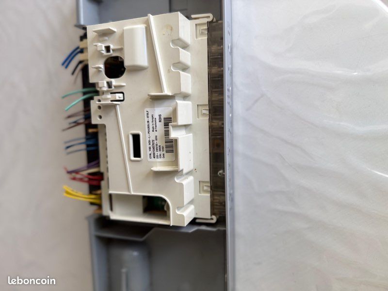 Carte électronique lave vaisselle encastrable whirlpool (image 2)
