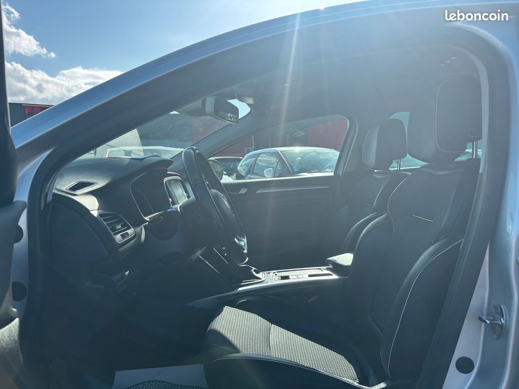 RENAULT Megane 1.2 TCe 130ch energy Intens BOSE / GPS / Caméra / Capteurs angle mort / Affichage tête haute / 2017 / 111 831kms (image 6)