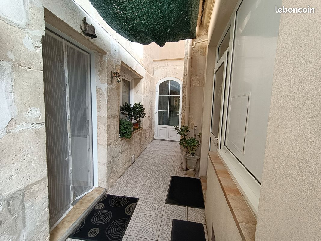 Maison 8 pièces 158 m² · à Tonnay-Charente · 158 m² · 229 500 €