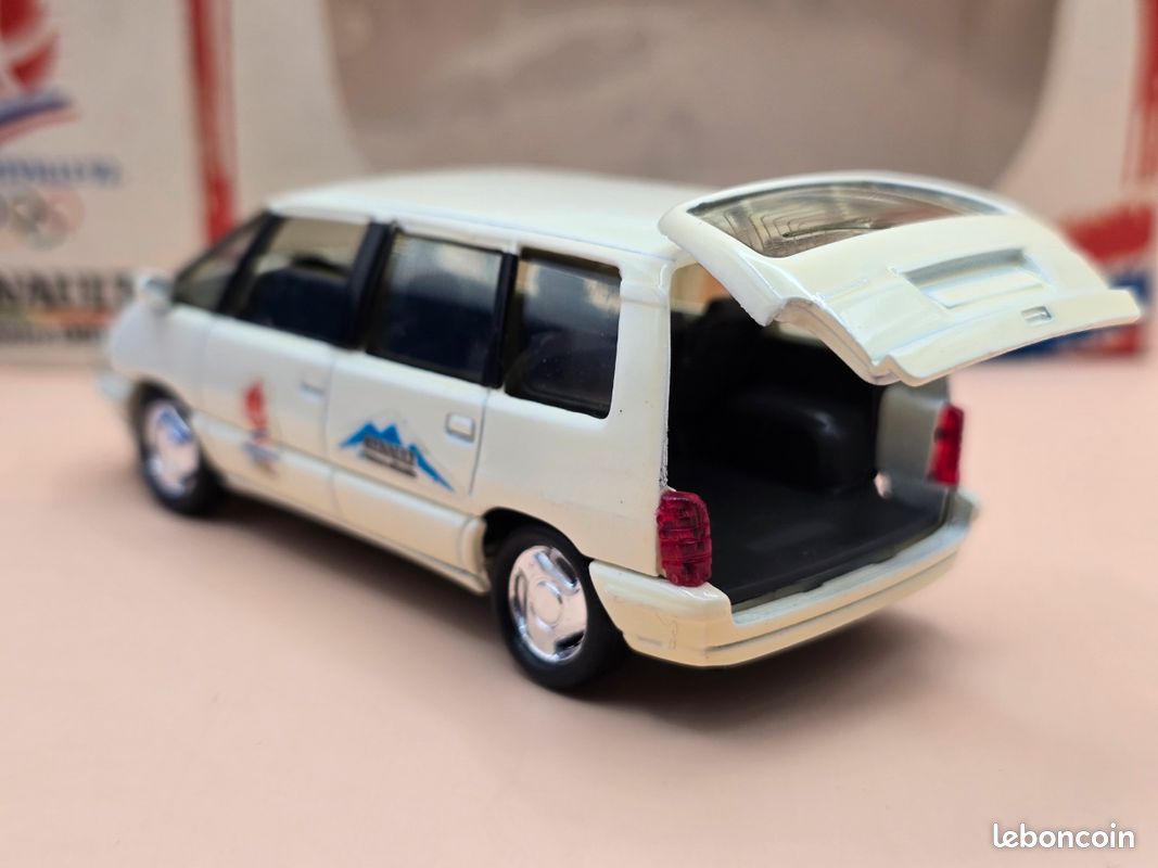 SOLIDO RENAULT EXPRESS VITREE 1991 JO ALBERTVILLE 92 version adhésifs 1/43 C1
