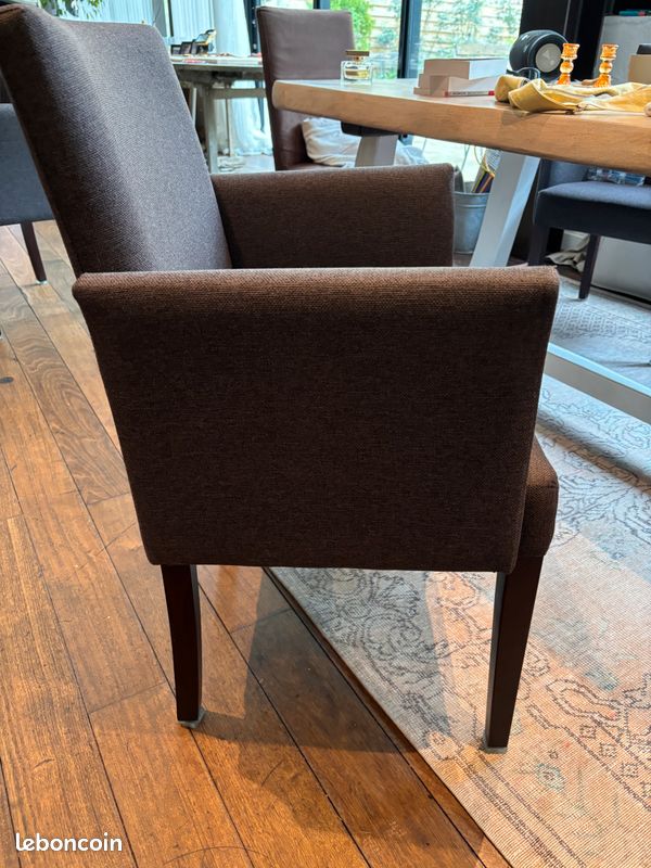 Fauteuil de table et de restaurant marron confortable (image 2)
