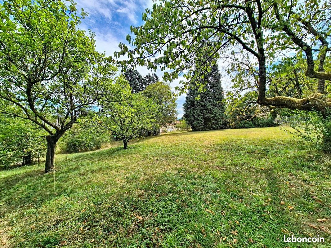 Terrain 1282 m² · à Tassin-la-Demi-Lune · 1 282 m² · 350 000 €