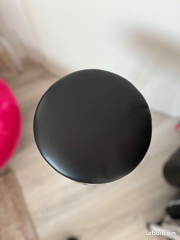 Tabouret haut métal chromé et assise noire – Très bon état (image 2)