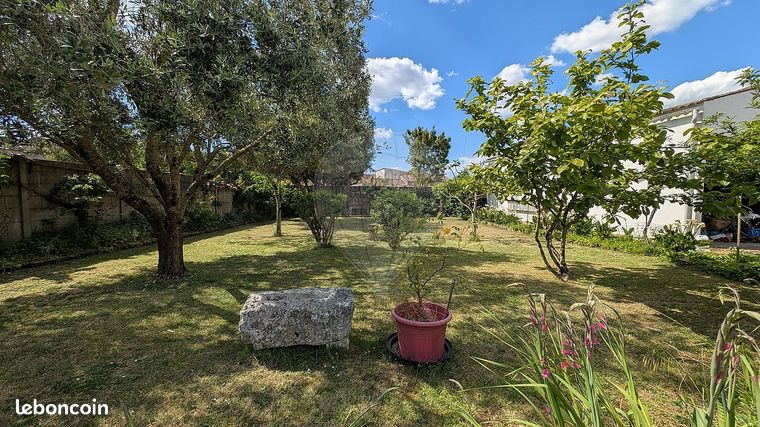 Maison 10 pièces 280 m²