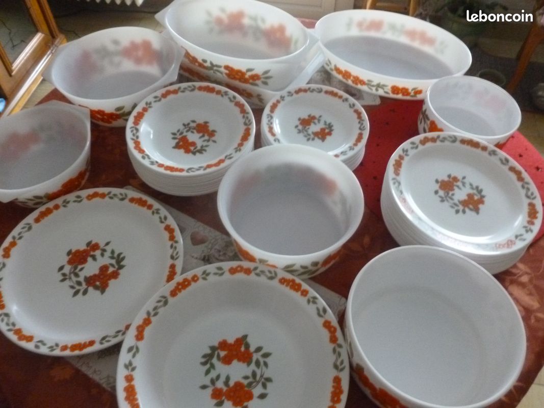 Lot De 5 Assiettes à Dessert Arcopal - Motif Fleurs Orange Et Jaune, Diamètre 19 Cm - En Bon état